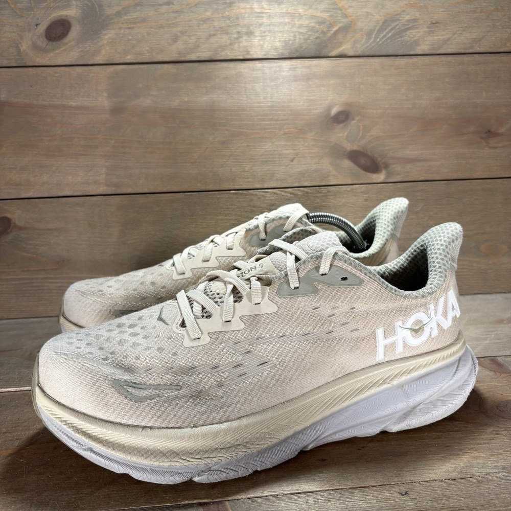 hoka one clifton 9 wide mens size 10.5 wide EE shoes beige athletic running snea